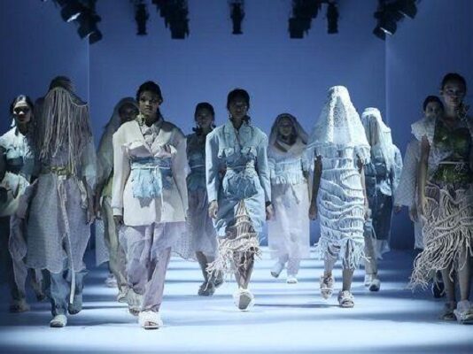 Cara Tampil Stylish dengan Gaya yang Nyaman dan Berkelanjutan