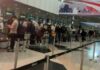 Ribuan imigran dan wisatawan di malaysia terlantar sistem imigrasi mengalami kelumpuhan.