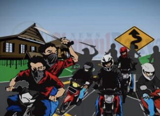 Teror Gank Freedom dan Kawat Merah Resahkan Warga Kota Watampone Sambil Mabuk Ancam Warga dengan Badik dan Busur.